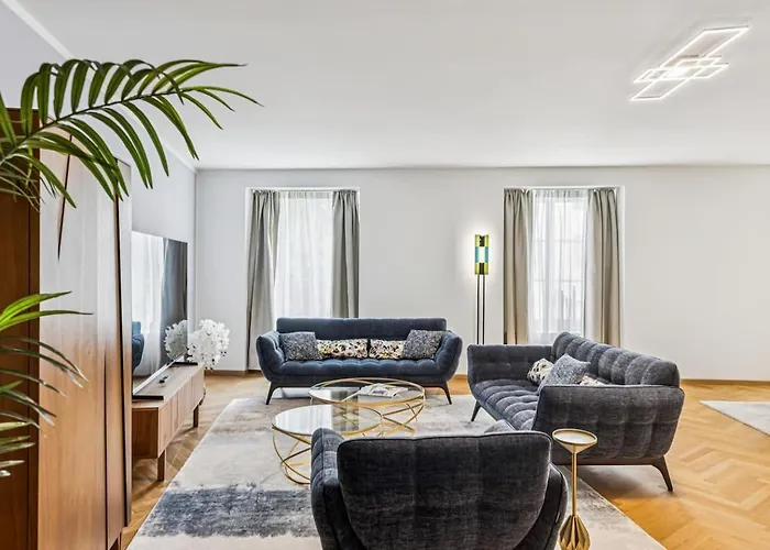 Апартаменты Old Town Gem By Grossmuenster Ac Free Parking *